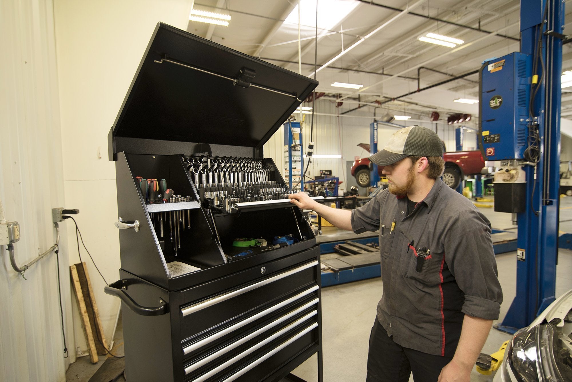 Montezuma triangle portable toolbox and utility cart