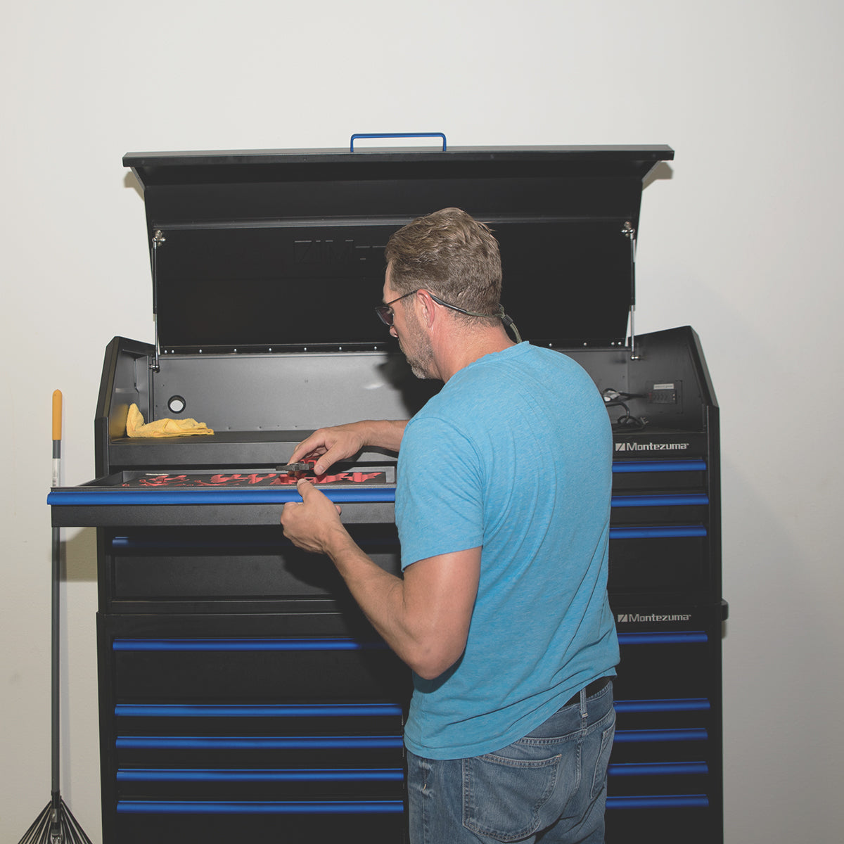 56 x 24 in. 6 Drawer Tool Chest Montezuma Toolboxes Tool Storage