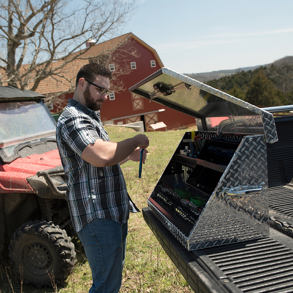 Aluminum triangle outlet tool box